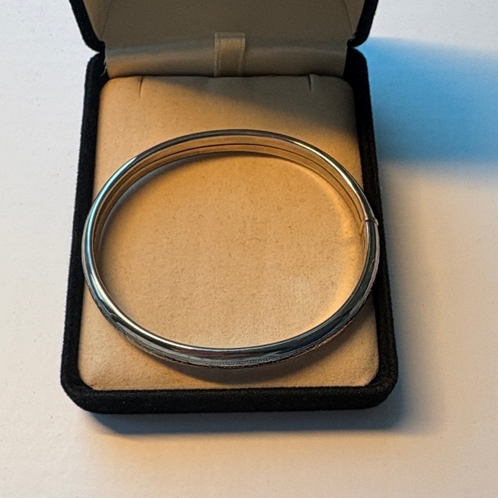 Vintage Floral Silver-Tone Bangle Bracelet - Picture 2 of 3